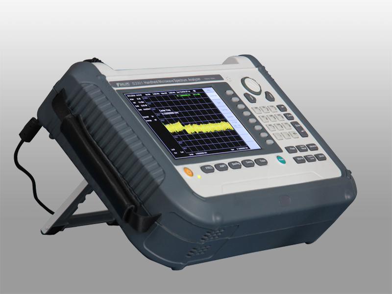 Портативный анализатор спектра Saluki S3301
с диапазоном от 100 кГц до 18 ГГц