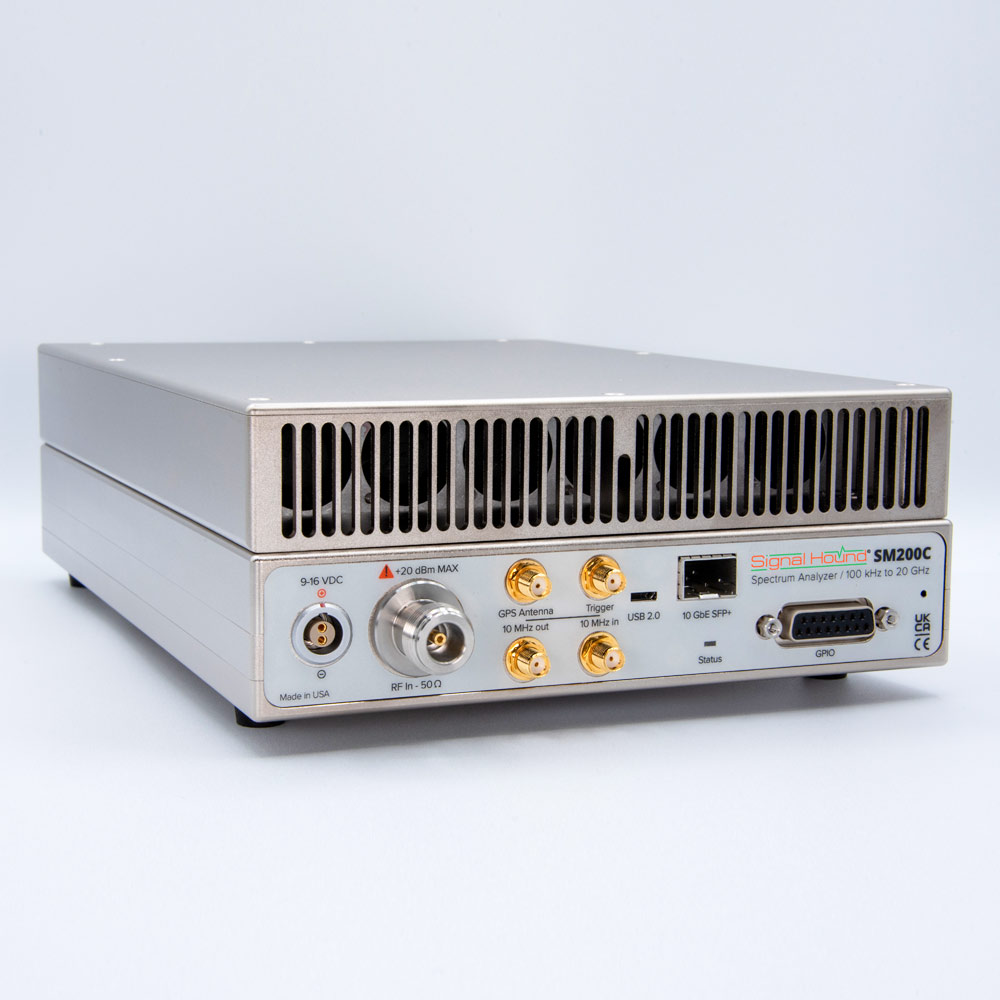Анализатор спектра реального временис подключением 10GbE
Signal Hound SM200C
с диапазоном от 100 кГц до 20 ГГц

